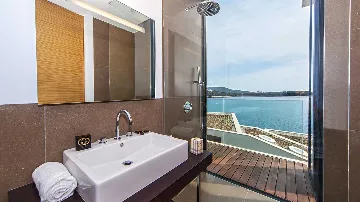 Modern 3-Bedroom Villa in Primošten for 6