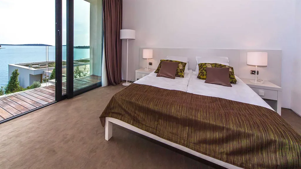 Modern 3-Bedroom Villa in Primošten for 6
