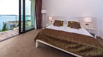 Modern 3-Bedroom Villa in Primošten for 6