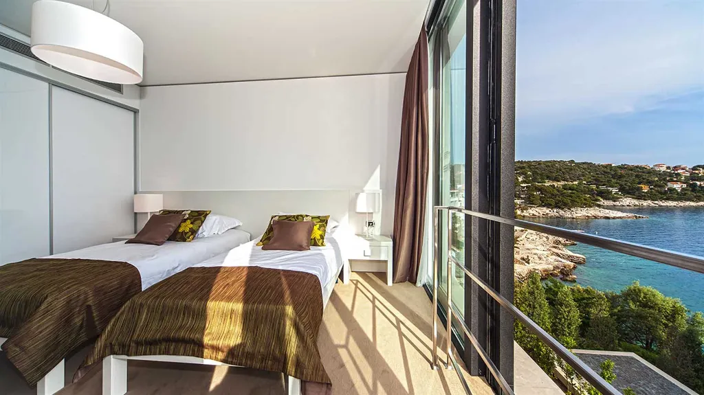 Modern 3-Bedroom Villa in Primošten for 6