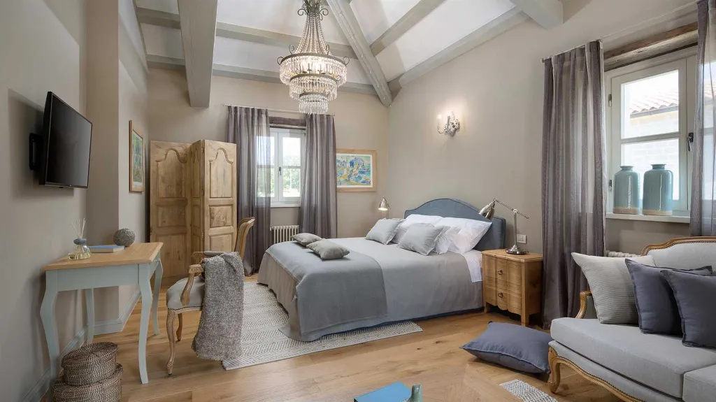 4-Bedroom Villa in Kanfanar with Outdoor Pool