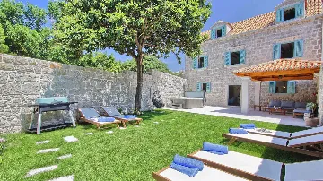 Cavtat Heritage Villa with Hot Tub for 8