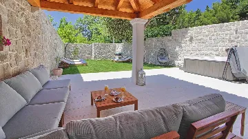 Cavtat Heritage Villa with Hot Tub for 8