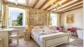Cavtat Heritage Villa with Hot Tub for 8