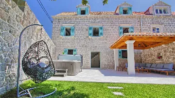 Cavtat Heritage Villa with Hot Tub for 8