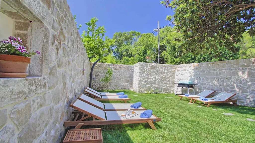 Cavtat Heritage Villa with Hot Tub for 8