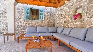 Cavtat Heritage Villa with Hot Tub for 8