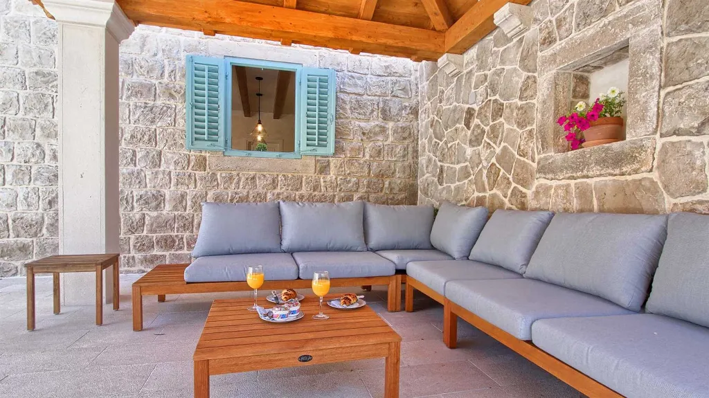 Cavtat Heritage Villa with Hot Tub for 8