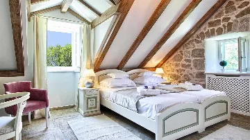 Cavtat Heritage Villa with Hot Tub for 8