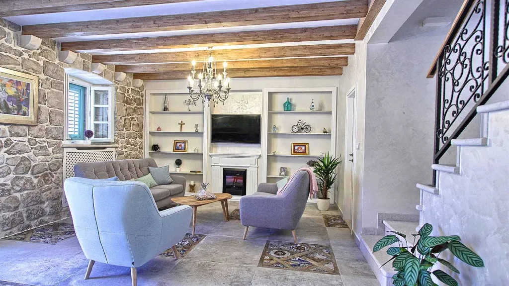 Cavtat Heritage Villa with Hot Tub for 8