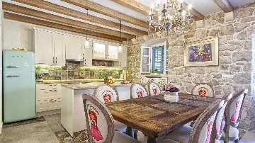 Cavtat Heritage Villa with Hot Tub for 8