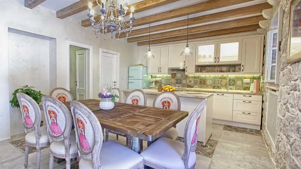 Cavtat Heritage Villa with Hot Tub for 8