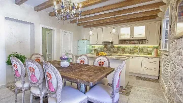 Cavtat Heritage Villa with Hot Tub for 8