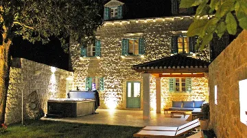 Cavtat Heritage Villa with Hot Tub for 8