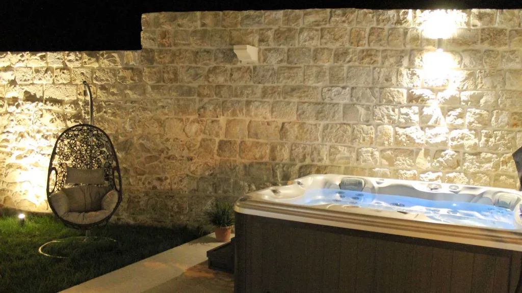 Cavtat Heritage Villa with Hot Tub for 8