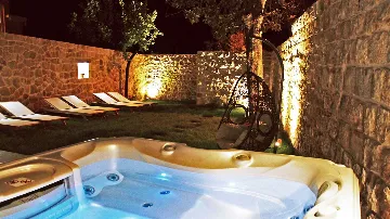 Cavtat Heritage Villa with Hot Tub for 8