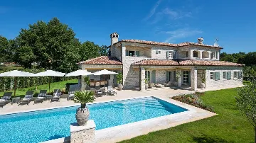 Countryside Villa in Kanfanar for 10 Guests