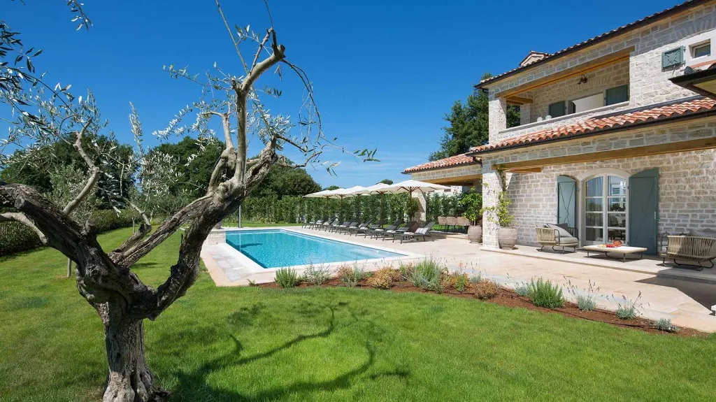 Countryside Villa in Kanfanar for 10 Guests