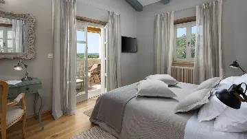 Countryside Villa in Kanfanar for 10 Guests