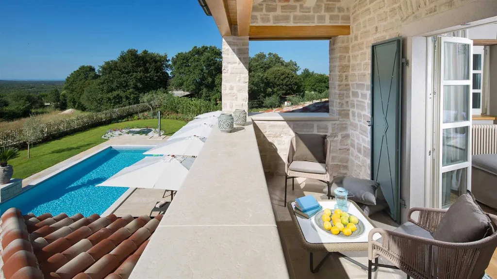 Countryside Villa in Kanfanar for 10 Guests