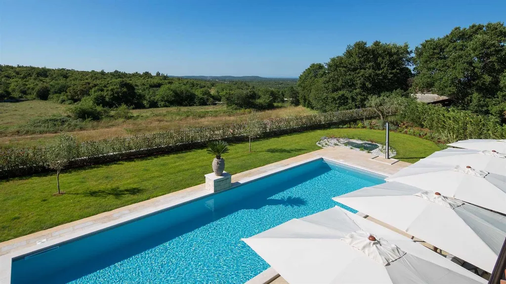 Countryside Villa in Kanfanar for 10 Guests