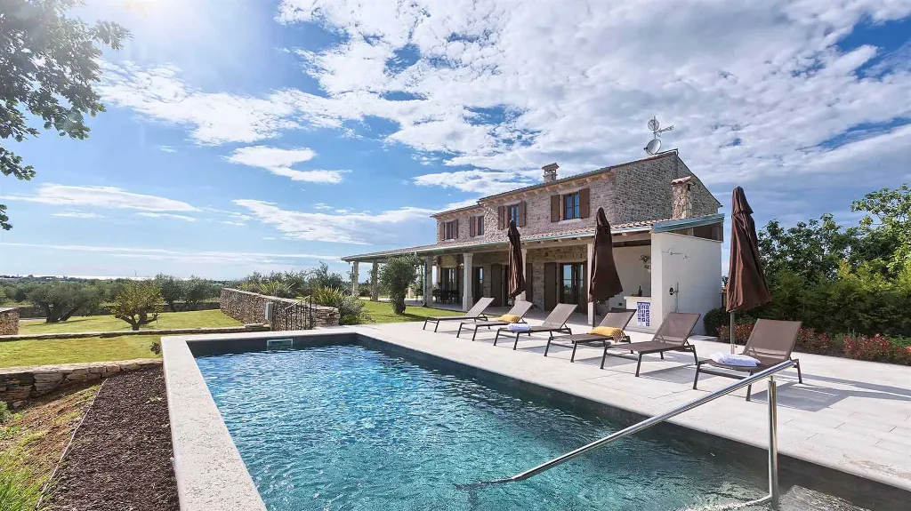Umag Villa for Up to 8 Guests with Wellness