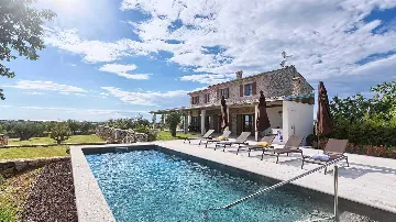 Umag Villa for Up to 8 Guests with Wellness