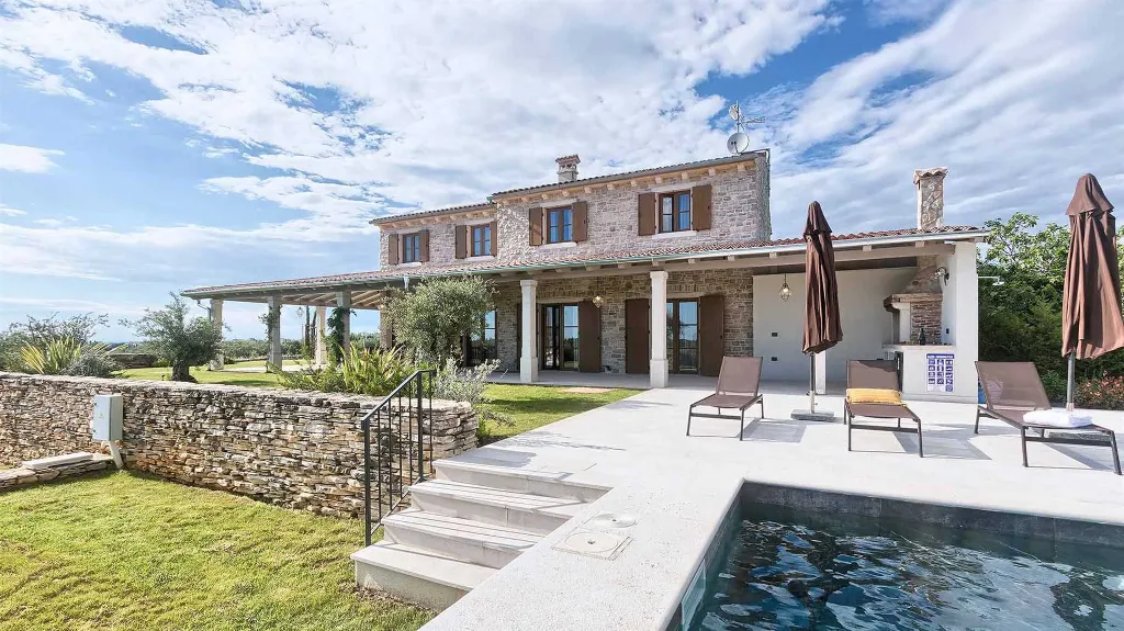 Umag Villa for Up to 8 Guests with Wellness