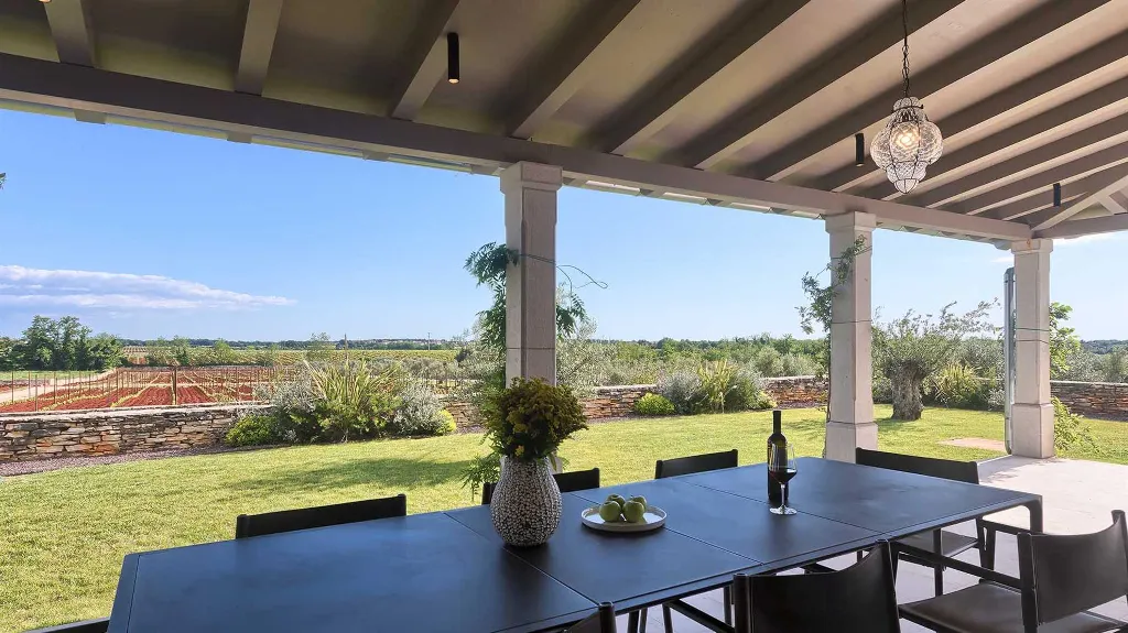 Umag Villa for Up to 8 Guests with Wellness