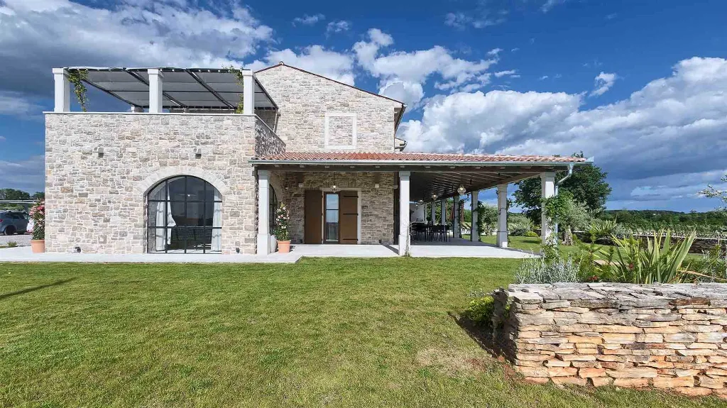 Umag Villa for Up to 8 Guests with Wellness