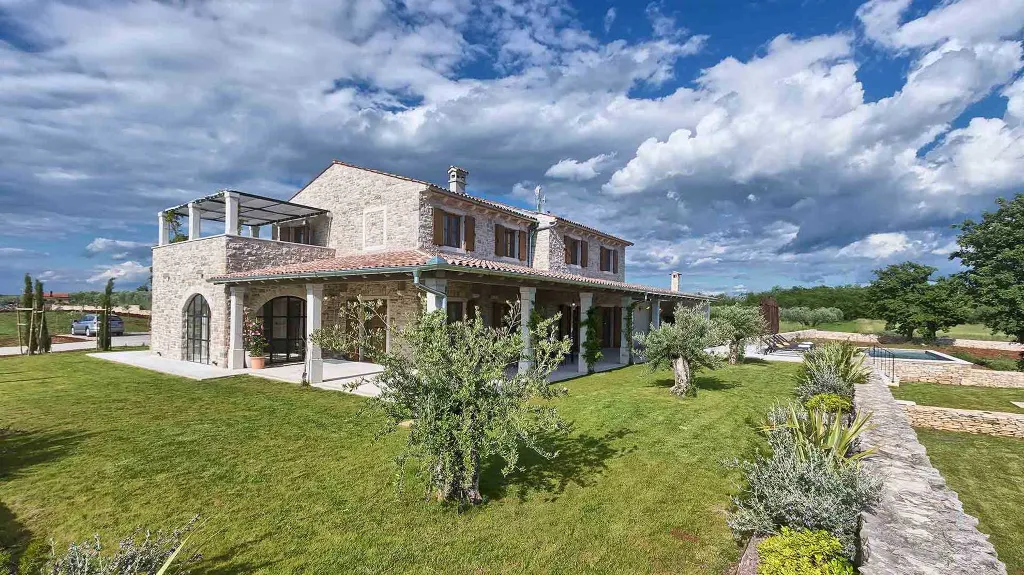Umag Villa for Up to 8 Guests with Wellness