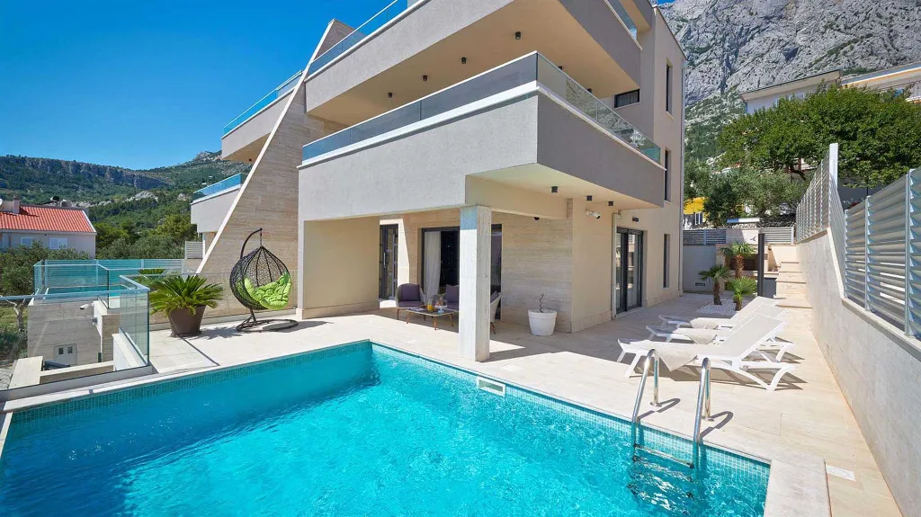 3-Bedroom Villa with Outdoor Pool in Makarska