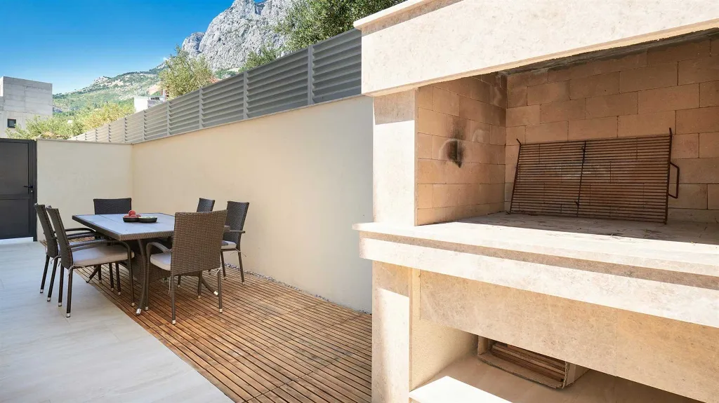 3-Bedroom Villa with Outdoor Pool in Makarska