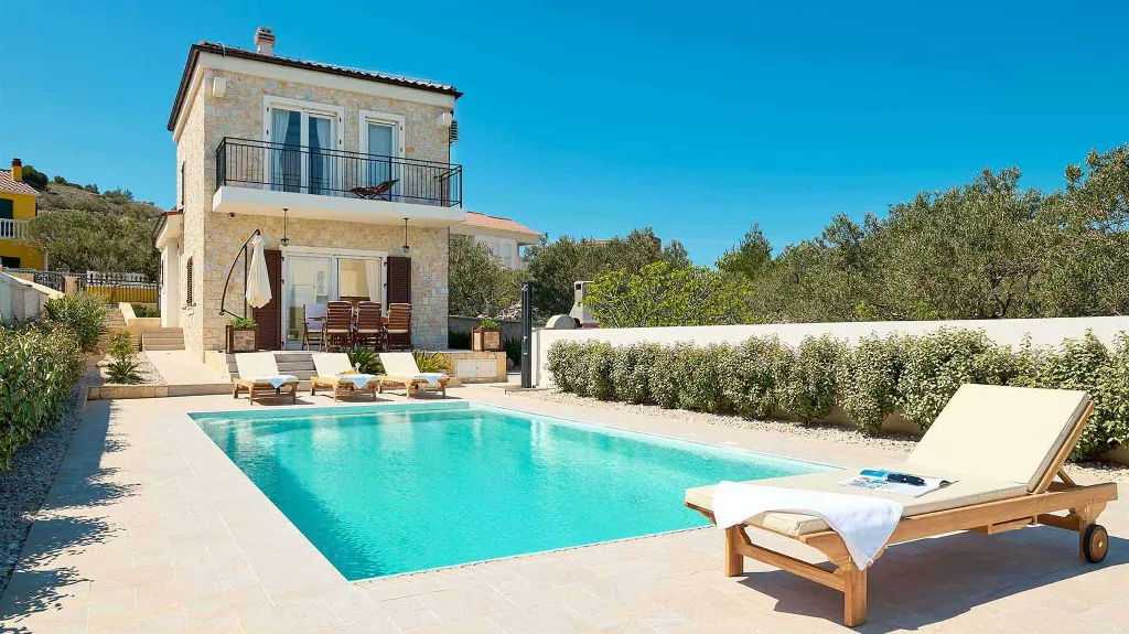 Murter Modern 4-Bedroom Villa with Pool