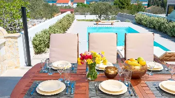 Murter Modern 4-Bedroom Villa with Pool