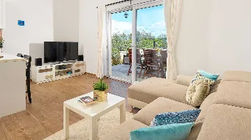 Murter Modern 4-Bedroom Villa with Pool