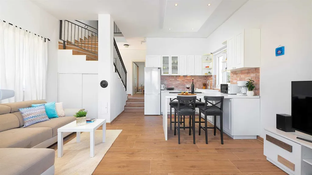 Murter Modern 4-Bedroom Villa with Pool