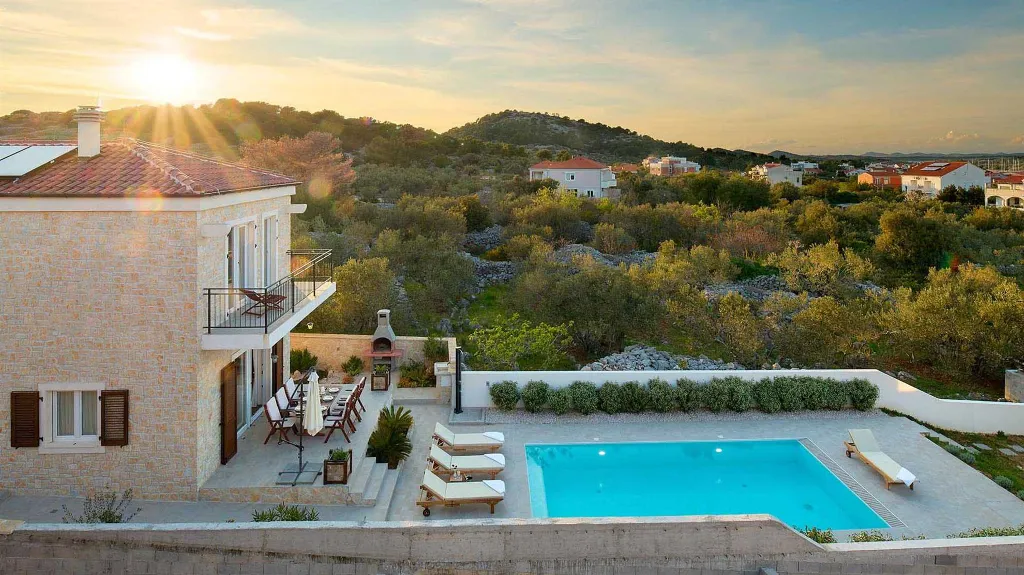 Murter Modern 4-Bedroom Villa with Pool