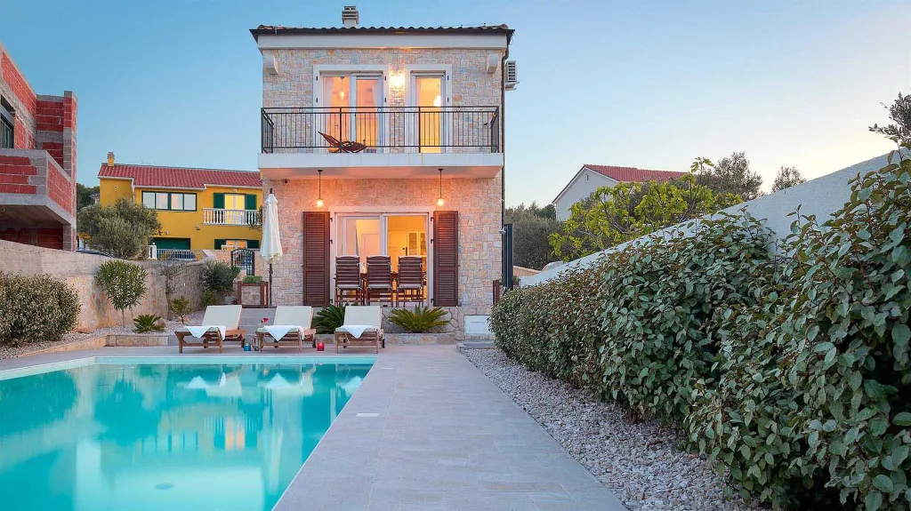 Murter Modern 4-Bedroom Villa with Pool