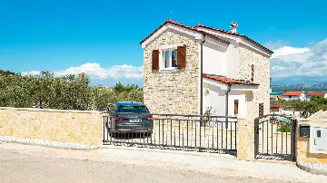 Murter Modern 4-Bedroom Villa with Pool