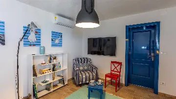 3-Bedroom Villa with Swimming Pool in Sutivan