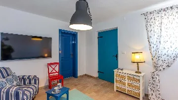 3-Bedroom Villa with Swimming Pool in Sutivan