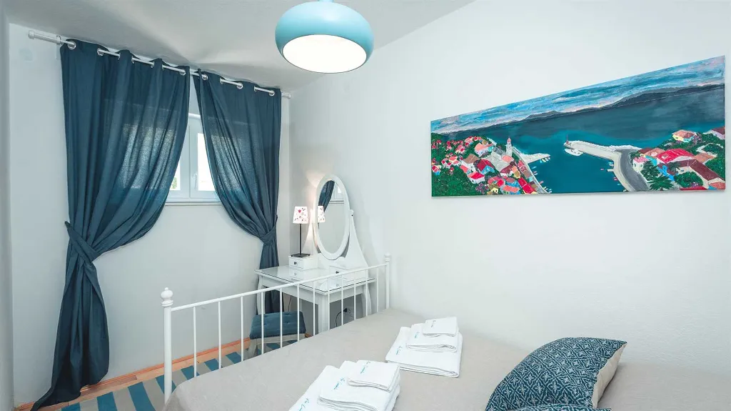 3-Bedroom Villa with Swimming Pool in Sutivan