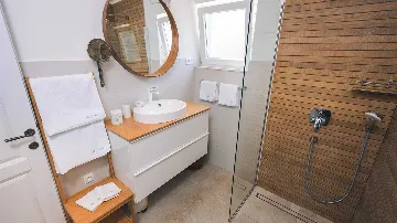 3-Bedroom Villa with Swimming Pool in Sutivan