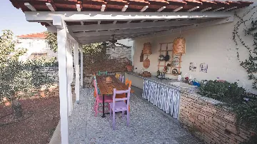 3-Bedroom Villa with Swimming Pool in Sutivan