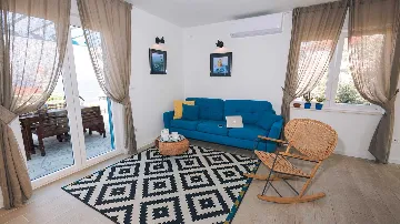 3-Bedroom Villa with Swimming Pool in Sutivan