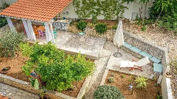 3-Bedroom Villa with Swimming Pool in Sutivan