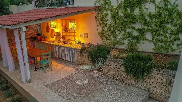 3-Bedroom Villa with Swimming Pool in Sutivan