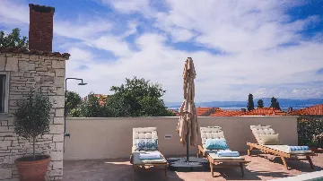 3-Bedroom Villa with Swimming Pool in Sutivan