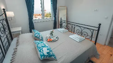 3-Bedroom Villa with Swimming Pool in Sutivan